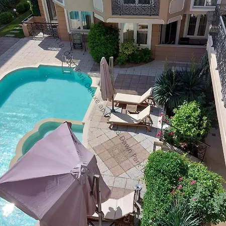 2-bedroom Pool View Sunny Apartment