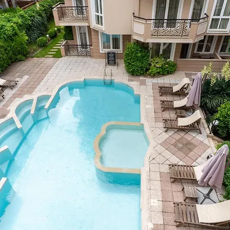 Apartment 2-bedroom Pool View Sunny *